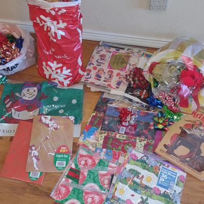 WRAPPING PAPER / BOWS, A CHRISTMAS BOOK ILLUSTRATED BY NORMAN ROCKWELL