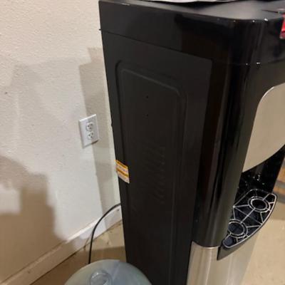 Viva Water Dispenser and 2 jugs