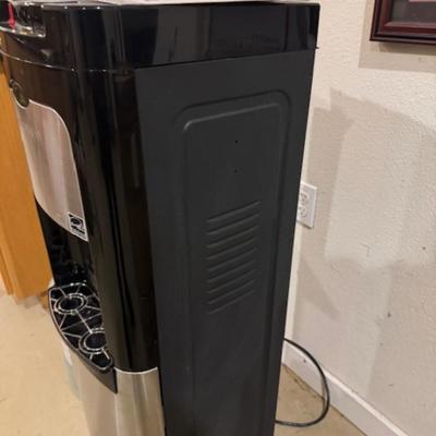 Viva Water Dispenser and 2 jugs