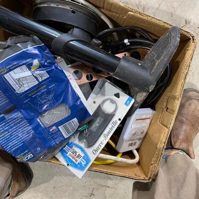 Lot 393 manual air pump and miscellaneous cords