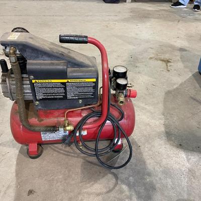 Lot 395 small air compressor - 125psi (not tested)