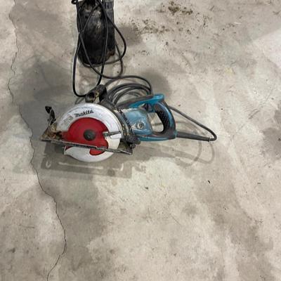 Lot 398 Mikita circular saw and sump pump (not tested)