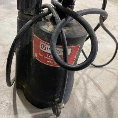 Lot 398 Mikita circular saw and sump pump (not tested)