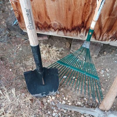FARM AND YARD HAND TOOLS