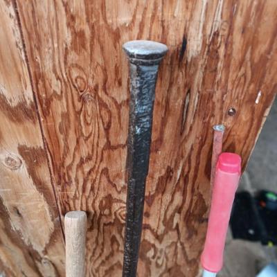 FARM AND YARD HAND TOOLS
