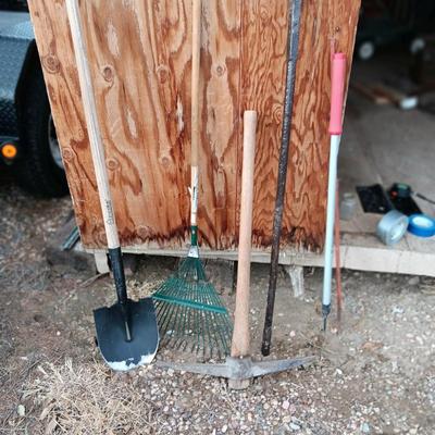 FARM AND YARD HAND TOOLS