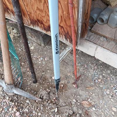 FARM AND YARD HAND TOOLS