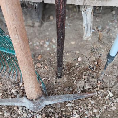 FARM AND YARD HAND TOOLS