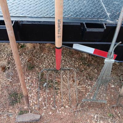 FARM AND YARD HAND TOOLS