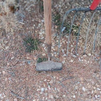 FARM AND YARD HAND TOOLS