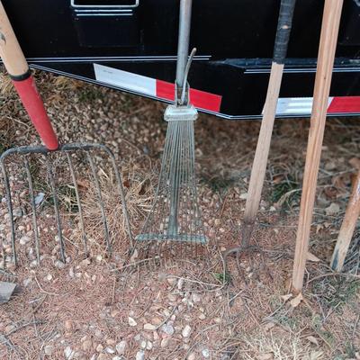 FARM AND YARD HAND TOOLS