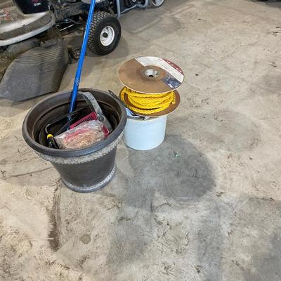 Lot 409 Plastic planters, twine