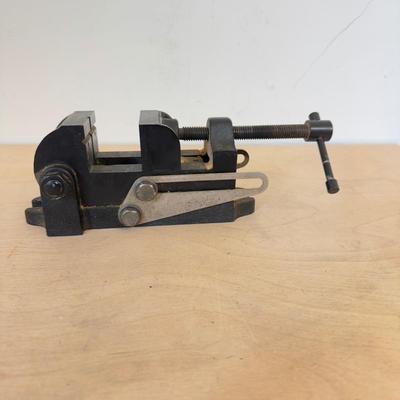 1208 Vintage Metal Vise