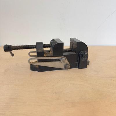 1208 Vintage Metal Vise
