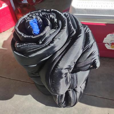 2 SLEEPING BAGS, AIR PUMP AND A COOLER