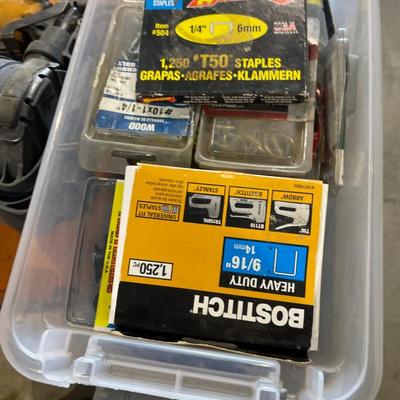 Lot 410 nail guns and staples Bosch and Hitachi (not tested)