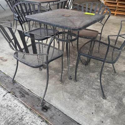 Table with 4 Chairs