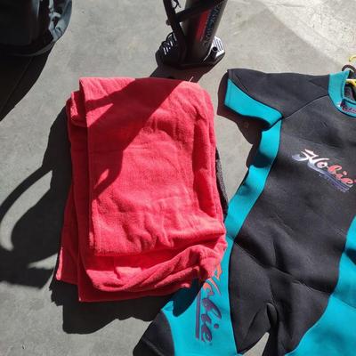 WET SUIT (LRG), AIR PUMP AND BEACH TOWEL