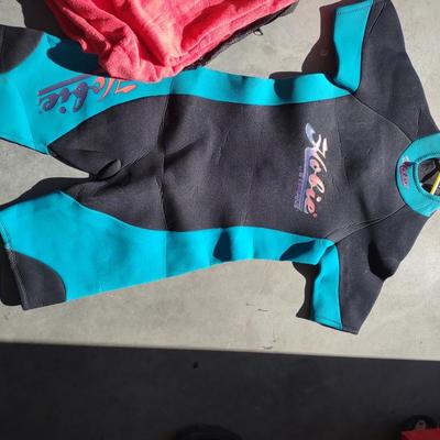 WET SUIT (LRG), AIR PUMP AND BEACH TOWEL