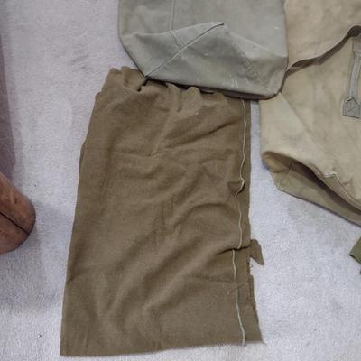 2 MILITARY WOOL BLANKETS AND CANVAS DUFFLE BAAGS
