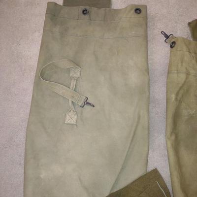 2 MILITARY WOOL BLANKETS AND CANVAS DUFFLE BAAGS