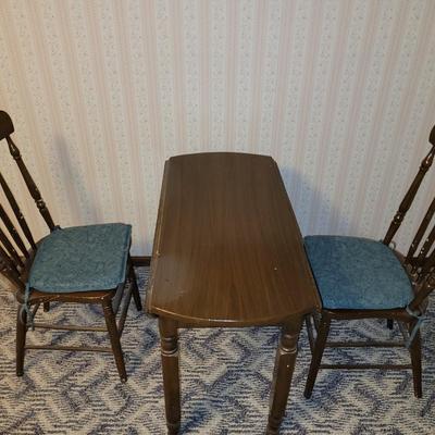 Cozy little mid century modern table and chairs