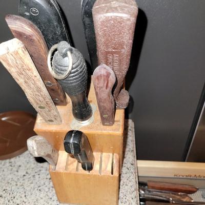 Lot of tableware and some knives