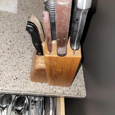 Lot of tableware and some knives