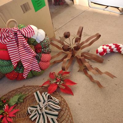 7 1/2 FOOT CHRISTMAS TREE & WREATHS
