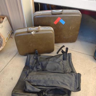 VINTAGE SAMSONITE LUGGAGE AND A GARMENT BAG