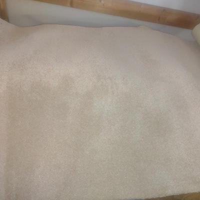 ROLLS OF CARPET REMNANTS AND PADDING