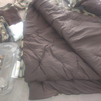 DILLARDS QUEEN SIZE COMFORTER SET