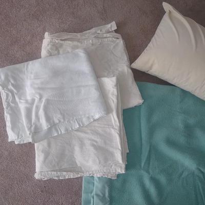 GREEN WOOL BLANKET, 3 HOSPITAL TYPE BLANKETS AND A FEATHER PILLOW