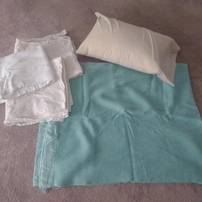 GREEN WOOL BLANKET, 3 HOSPITAL TYPE BLANKETS AND A FEATHER PILLOW