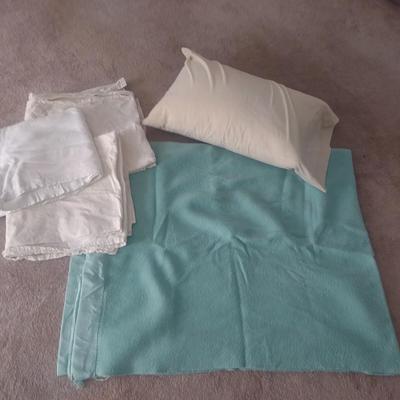 GREEN WOOL BLANKET, 3 HOSPITAL TYPE BLANKETS AND A FEATHER PILLOW