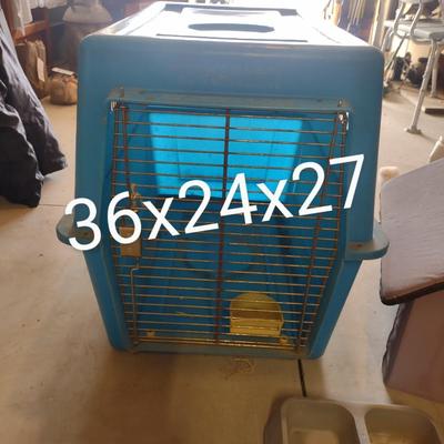 SMALL HEATED PET HOUSE & LARGE DOG CRATE