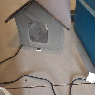 SMALL HEATED PET HOUSE & LARGE DOG CRATE