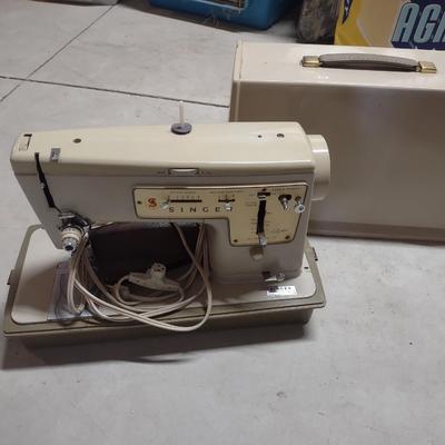 SINGER STYLIST ZIG ZAG SEWING MACHINE