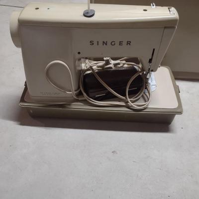 SINGER STYLIST ZIG ZAG SEWING MACHINE