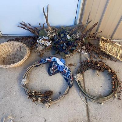 UNIQUE HOME DECOR MADE FROM ANTLERS AND ROPES