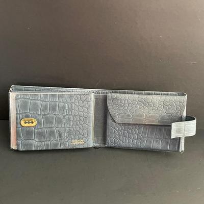 LOT 4: Vera Bradley Coin Purses, 4 pc Kenneth Cole Travel Cosmetic Case, Assortment of Wallets, MiniSac Crossbody Bag, and Beige Color...