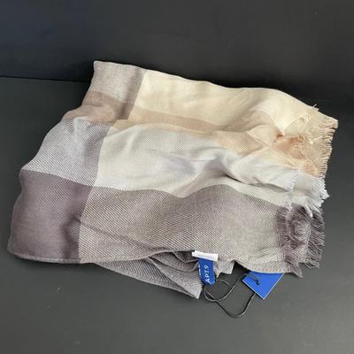 LOT 4: Vera Bradley Coin Purses, 4 pc Kenneth Cole Travel Cosmetic Case, Assortment of Wallets, MiniSac Crossbody Bag, and Beige Color...