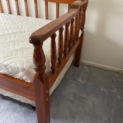 LOT 18: Handsome Maple Wood Day Bed with a Pull-Out Trundle Both in Excellent Condition (Measurements 80” L x 40” D x 34”W