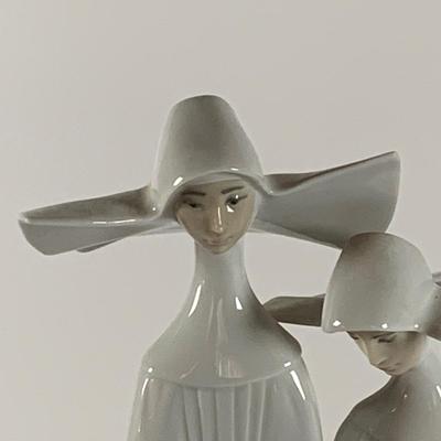 LOT 38: Lladro Tall Two Nuns #4611 Porcleain Figurines