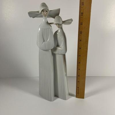 LOT 38: Lladro Tall Two Nuns #4611 Porcleain Figurines