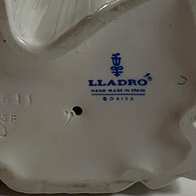 LOT 38: Lladro Tall Two Nuns #4611 Porcleain Figurines