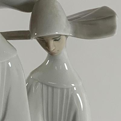 LOT 38: Lladro Tall Two Nuns #4611 Porcleain Figurines