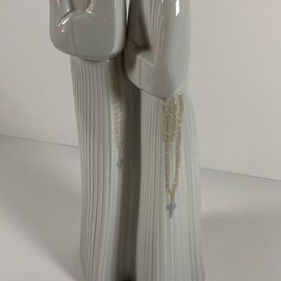 LOT 38: Lladro Tall Two Nuns #4611 Porcleain Figurines