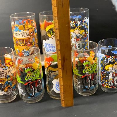LOT 50: Collection of 8 McDonalds 1981 The Great Muppet Caper Collectable Glasses