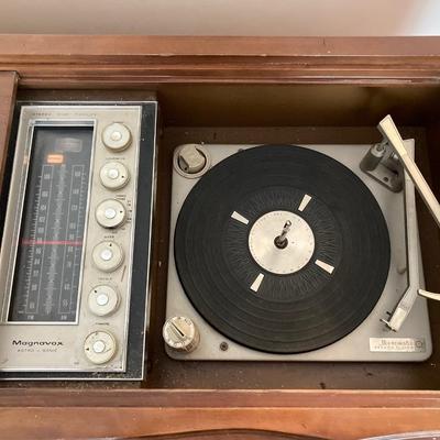 LOT 60: Vintage Magnavox Astro Sonic Solid State Stereo High Fidelity